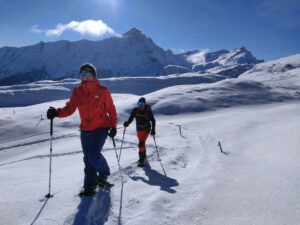 combien de calories dépense t on avec la pratique de la raquette à neige